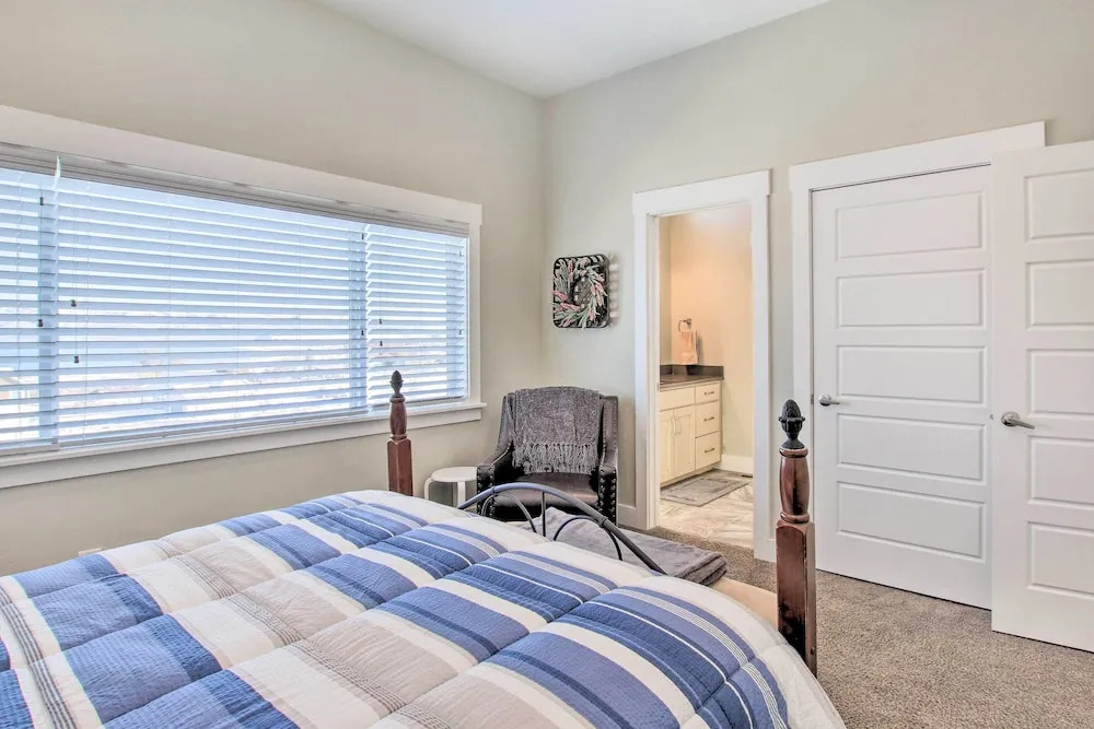 Garden City Gem: Private Hot Tub & Game Room