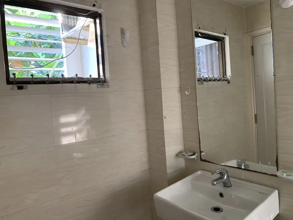 Duong Van Luan Hotel by OYO Rooms