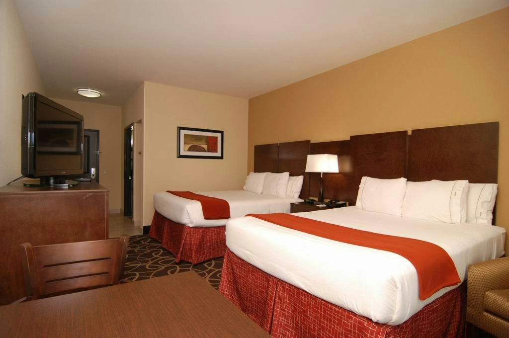Holiday Inn Express & Suites Houston South - Near Pearland by IHG