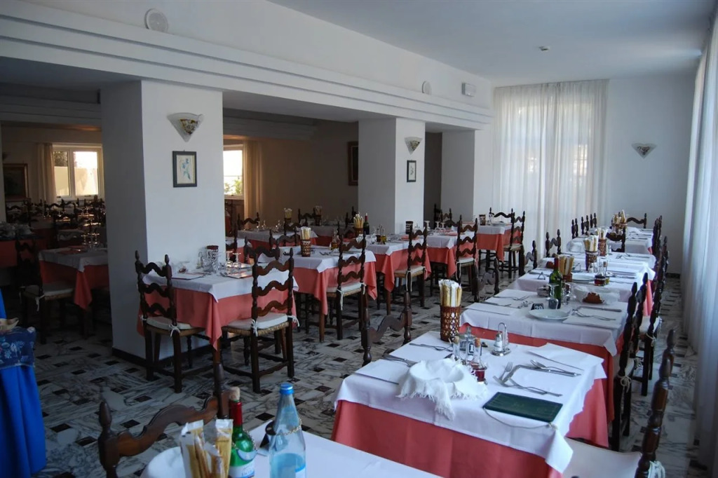 Hotel Dora