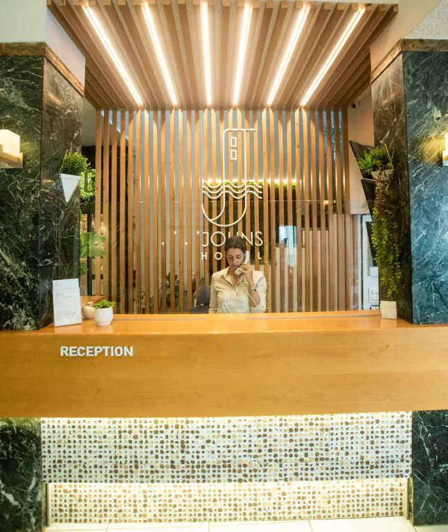 Johns Hotel
