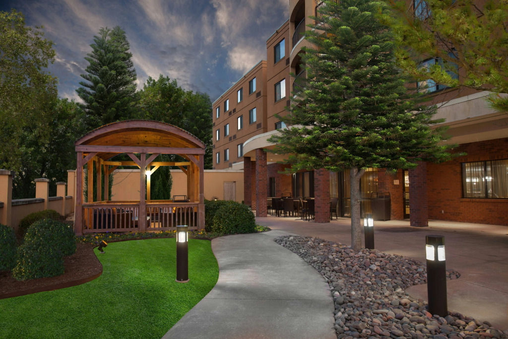 Courtyard by Marriott Fayetteville
