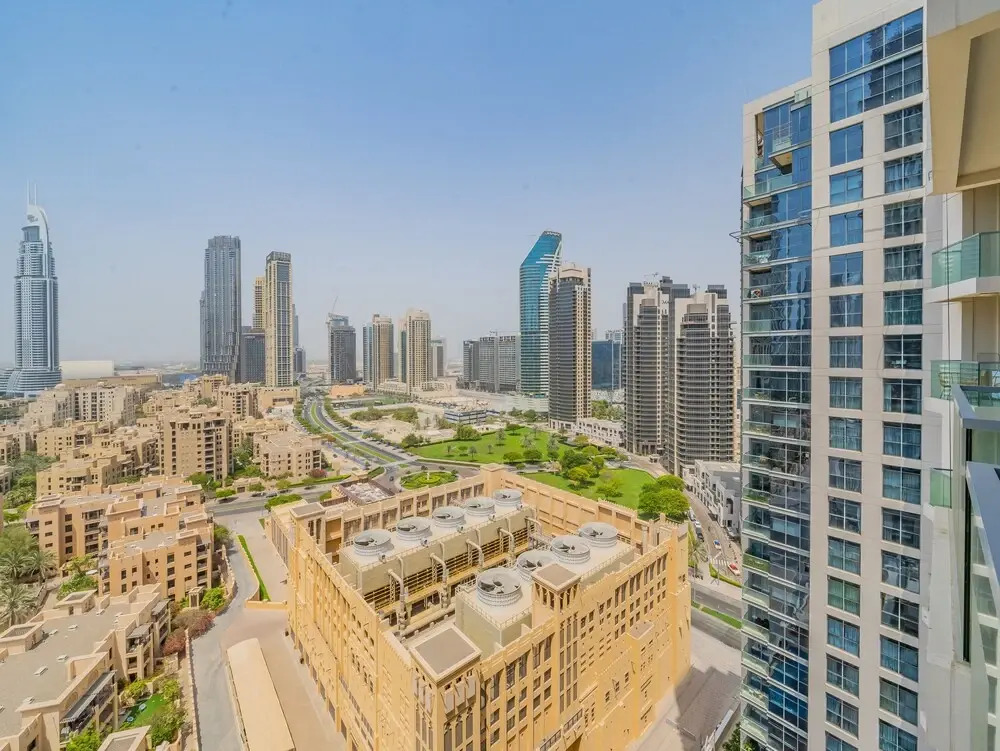 Monty - Incredible Burj Khalifa View From this Vibrant Apt