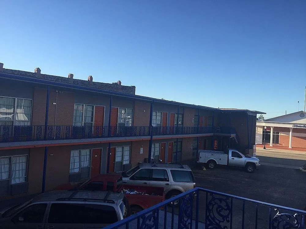 TownHouse Motel
