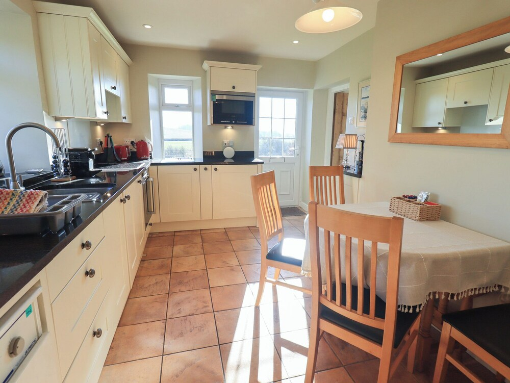 2 Lupton Hall Cottages