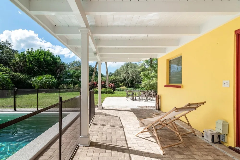 Family With Pool, Games, Dock, Fishing, Golf 4 Bedroom Home by Redawning