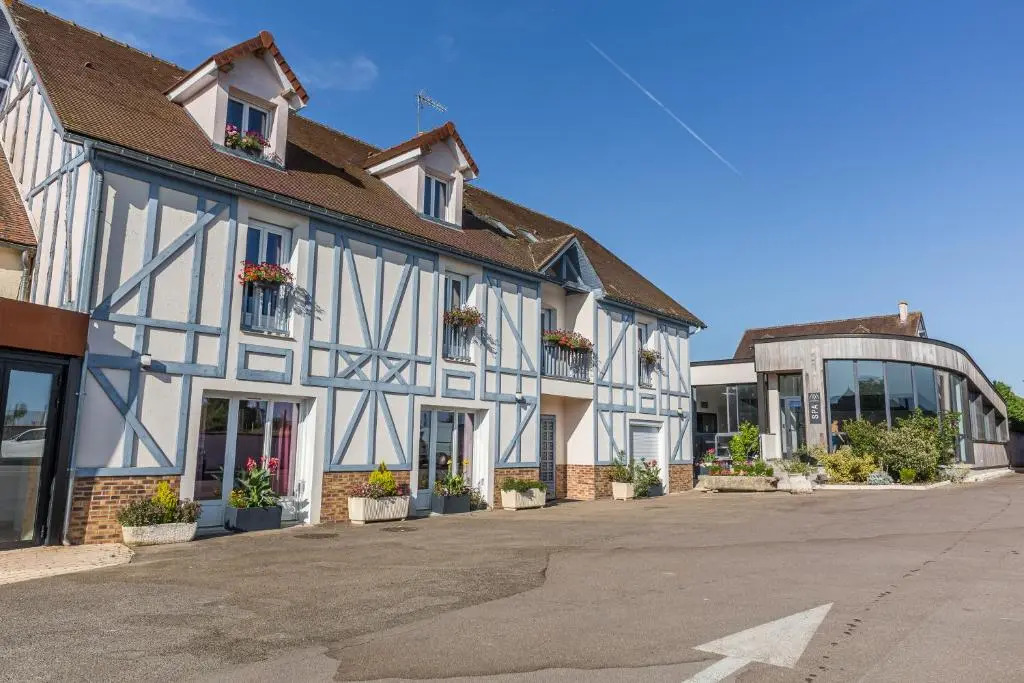 Logis Hôtel Restaurant Aux Maisons