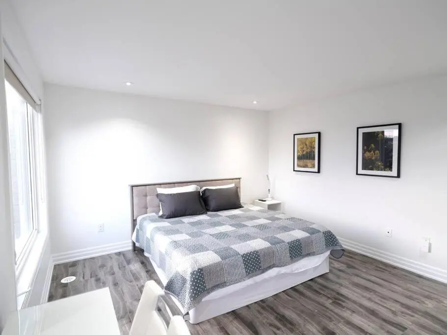 Elegant 2000 Sq ft 3BR urban Town House 2 Parking