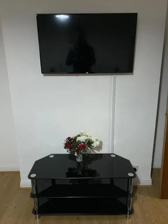 Lovely 2 Bedroom Apartment with free parking