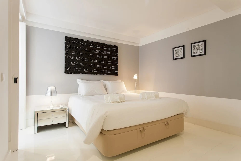 JOIVY Gorgeous 2-bed home, 3 mins from Lisbon Cathedral