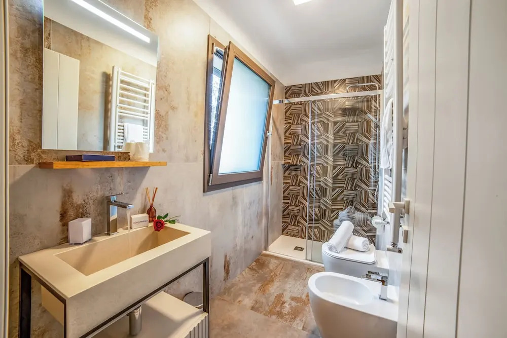 7br Luxury Villa - Pool, Garden & Parking