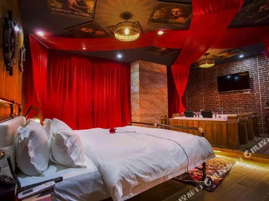 520 Couples' Themed Hotel