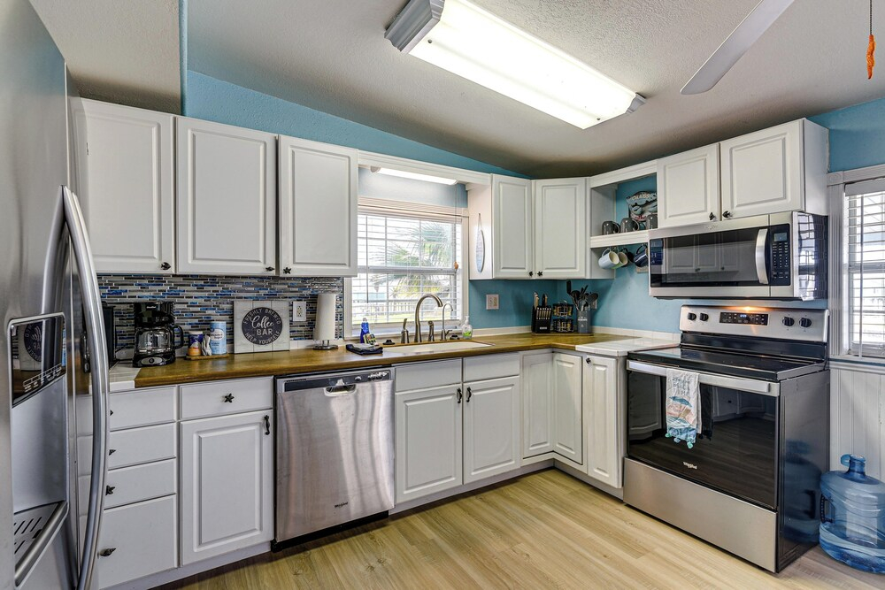 1 Block to Surfside Beach: Home w/ Deck!