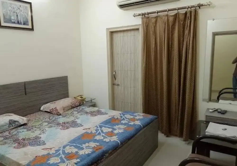 Goroomgo Royal Elite Inn Jalandhar