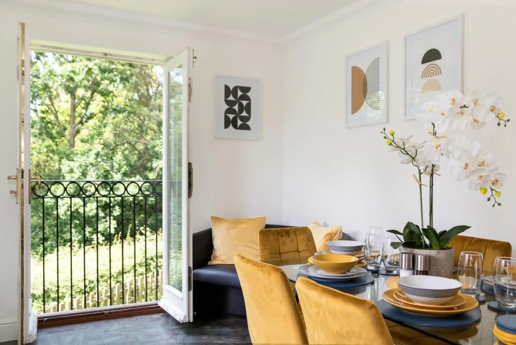 3 Bedroom Apartment, Medbourne MK, Free Parking & Fast WiFi, 65 Inch Smart TV