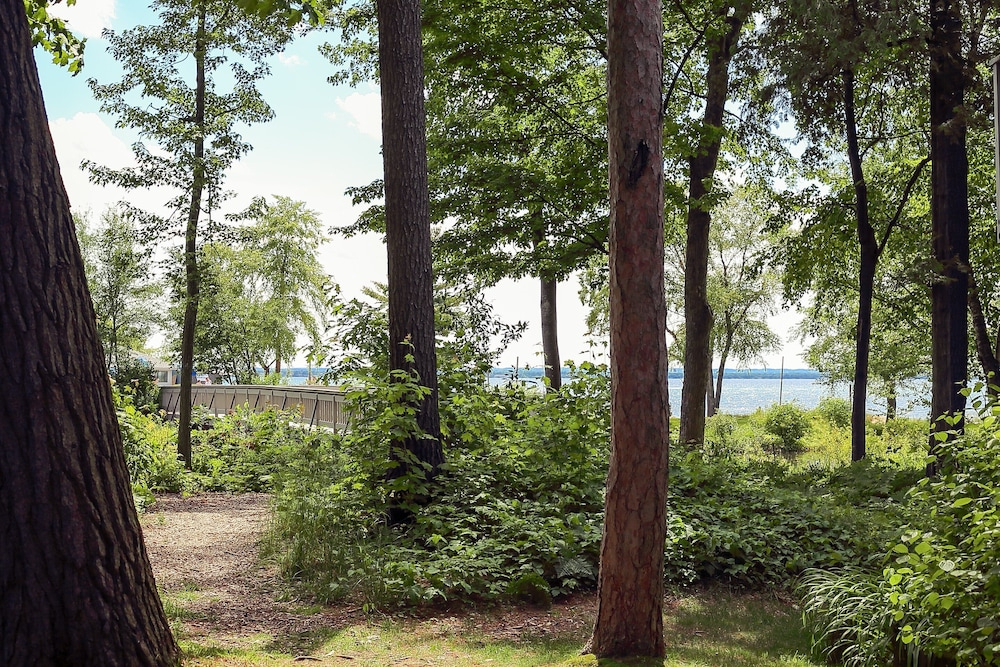 Grand Traverse Bay Lake View Condo 5682
