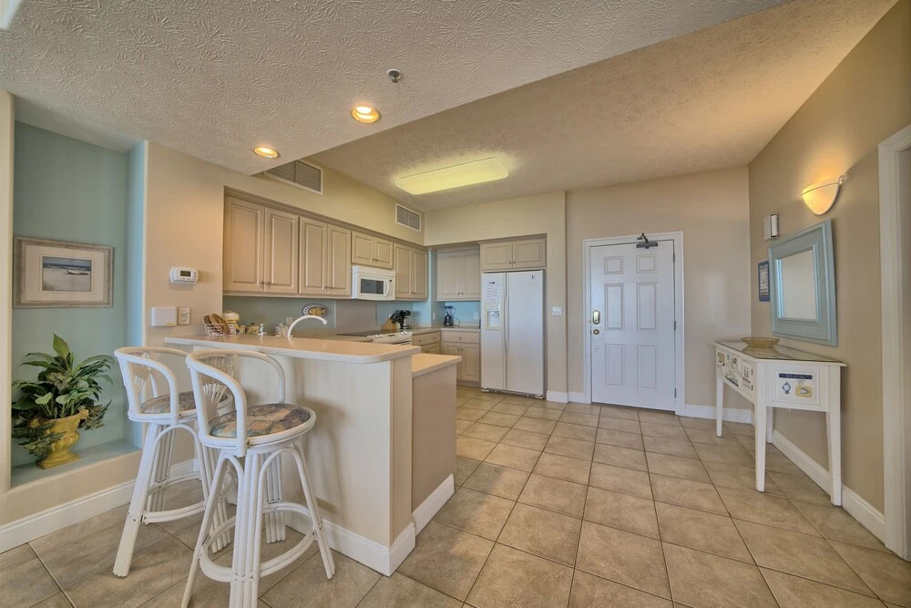 Comfortable High-Rise Condo with Beach Access - Unit 1404 by RedAwning