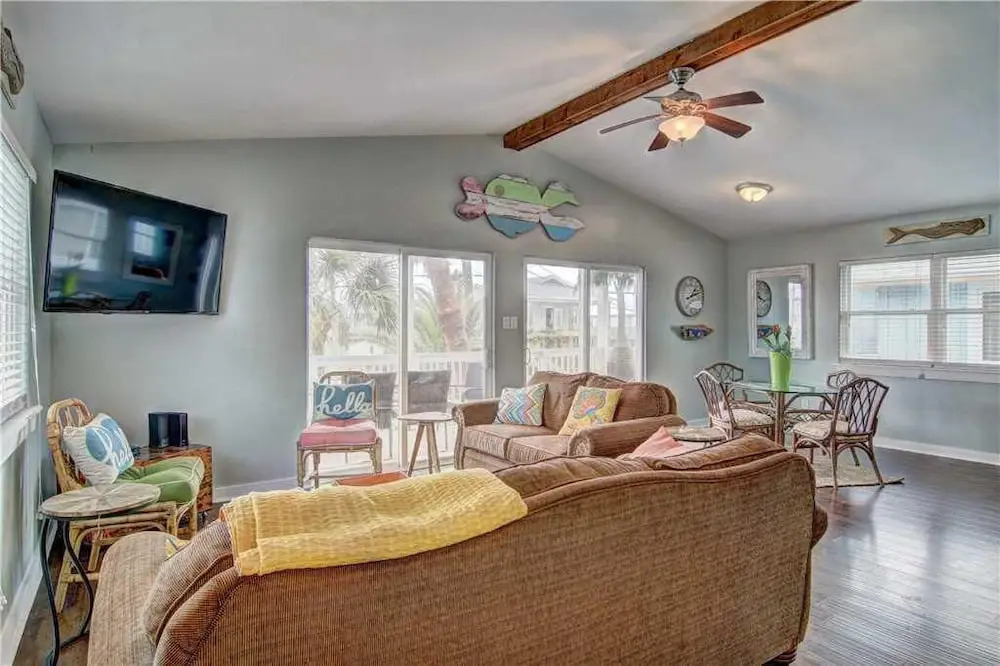 A Big Nauti 5 Bedrooms 2 Bathrooms Home