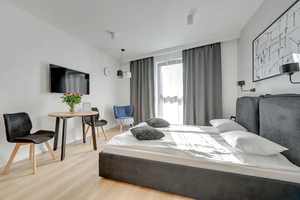 Waterlane Island - Riverview Pool, SPA & Gym by Downtown Apartments