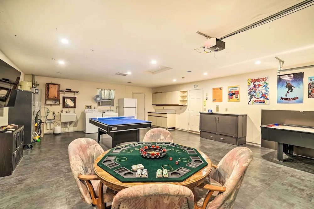 Game Room + Mtn Views: Lake Havasu Escape!