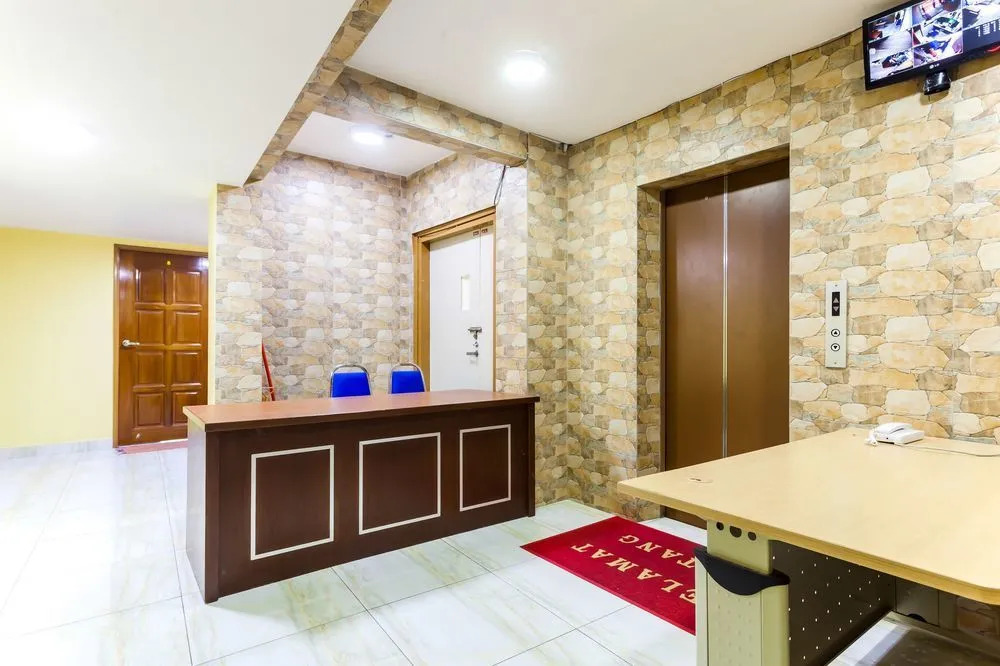 Everest Hotel by OYO Rooms