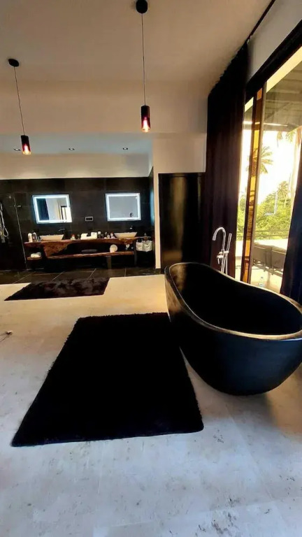 Casa Black and White. Vista al Mar