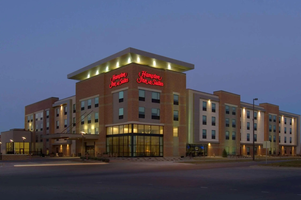 Hampton Inn & Suites Omaha-Downtown