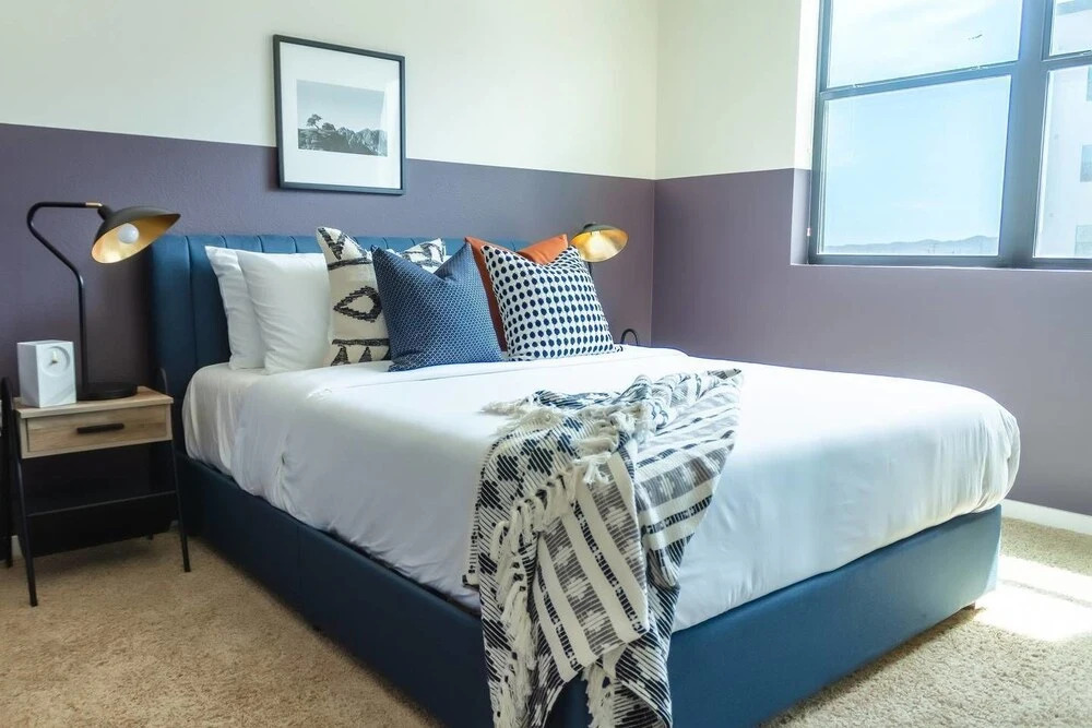 Luxe 1BR Condo in Downtown Area