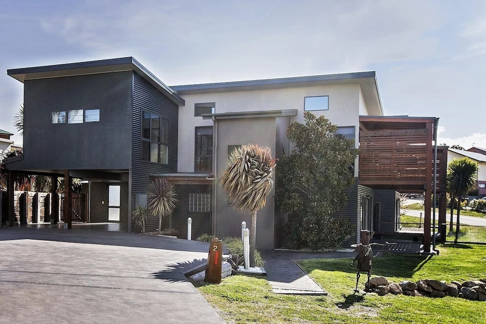 Ned Kelly's Retreat - Sophisticated style with modern convenience and