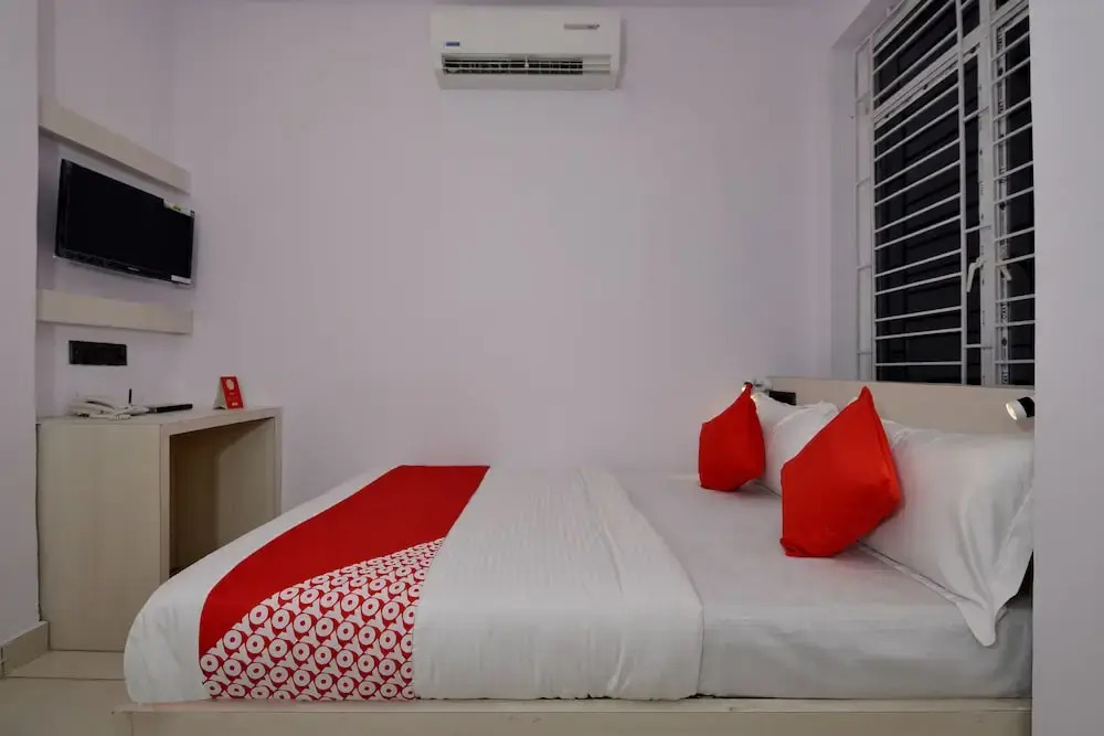 OYO Townhouse 539 Transit Express