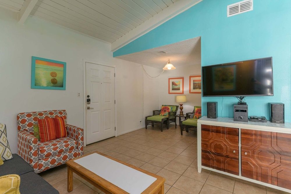 Tiki 318 - Lovely One Bedroom Beachfront Property 1 Condo