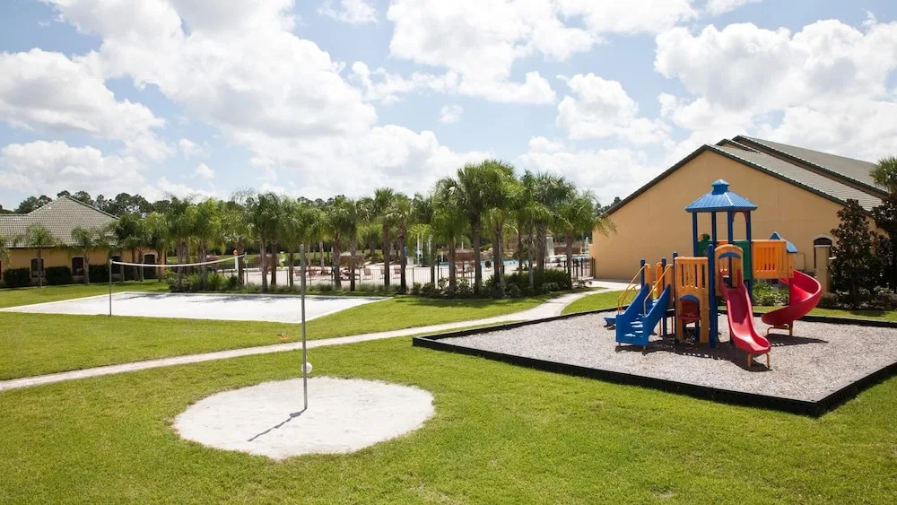 A Stylish Paradise Palms Town Home -close to Disney! 4bd/3ba -4pp971