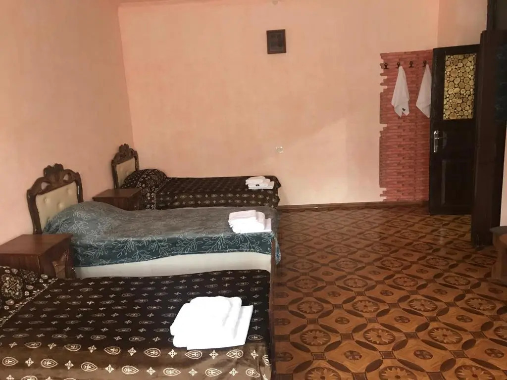 B&B Galstyan 44