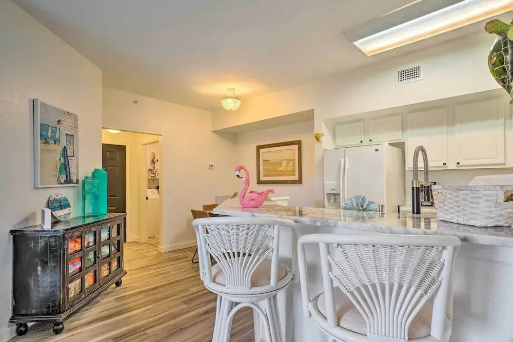 Airy Fort Myers Condo ~ 4 Mi to Beach!
