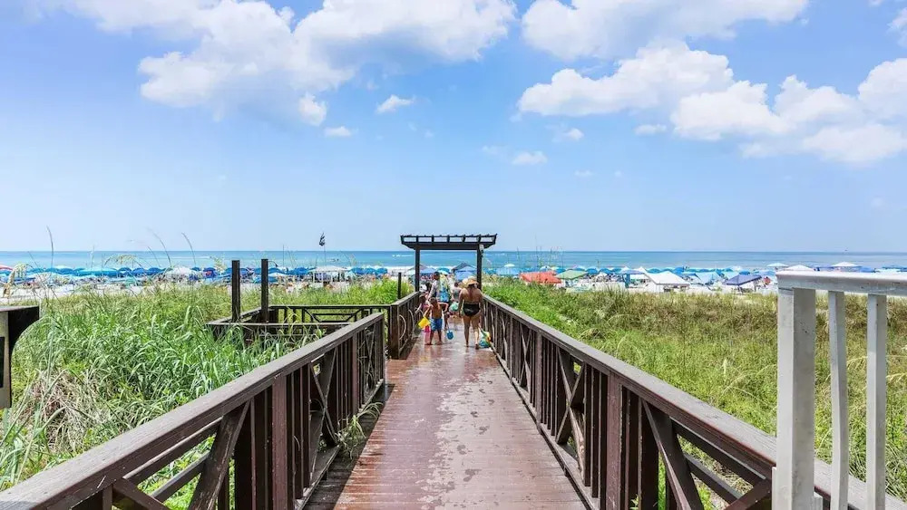 Beachfront Condo, Oceanview Balcony, Lagoon Pool Thomas Dr #2308 by Avantstay