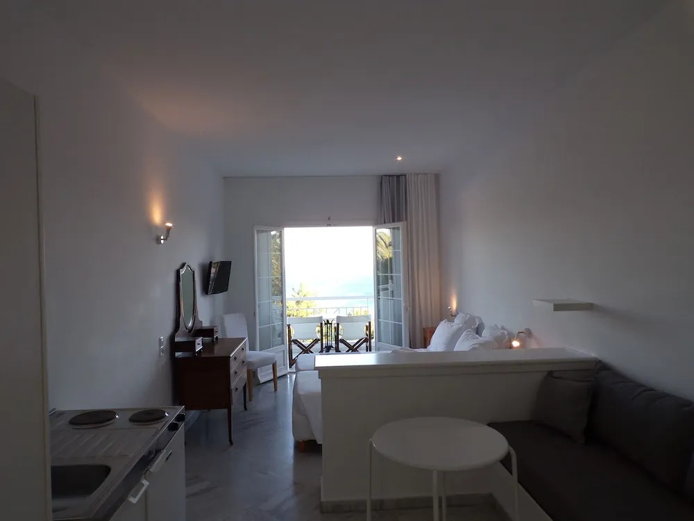 Anthemoessa Villas