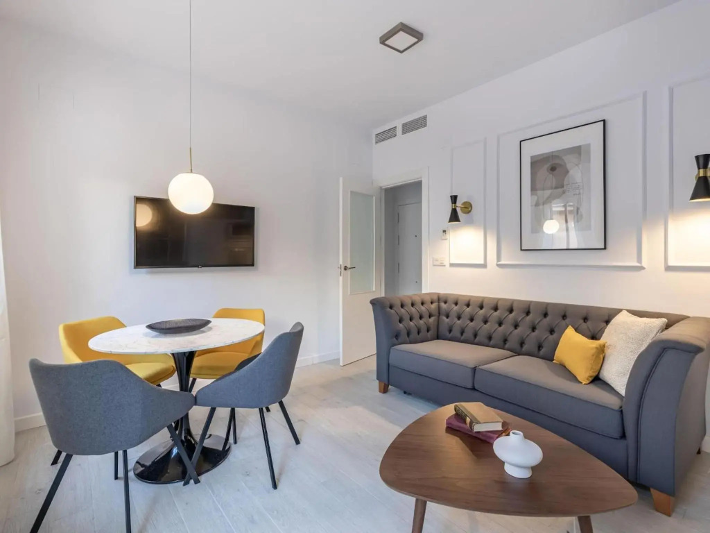 Central Stylish and Elegant 1 & 2 BR apartments I