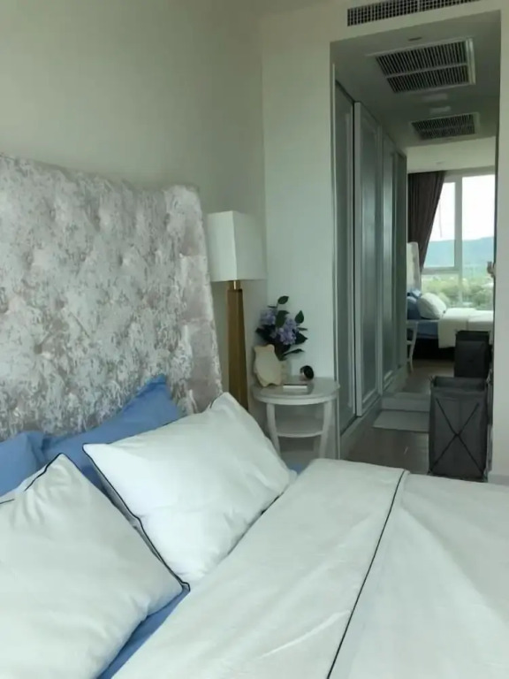 Beachfront Bang Saray By RoomQuest Hotel