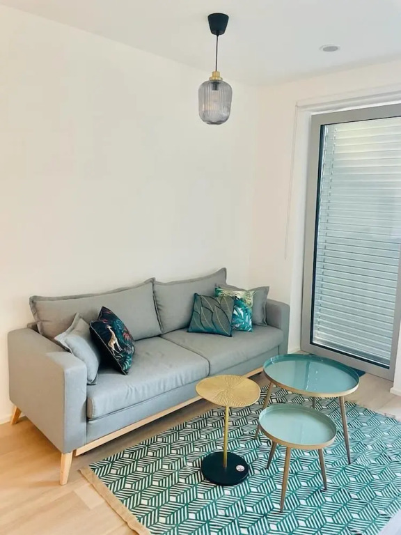 Large 1 bedroom -Center terrace parking