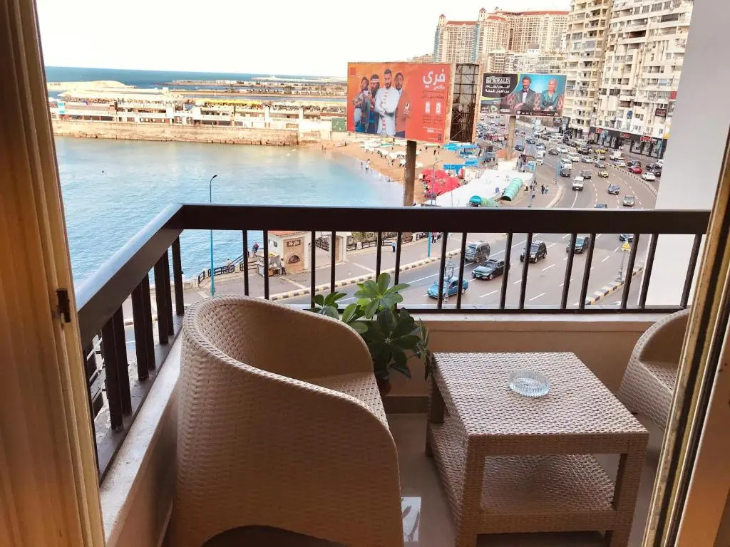 Al Corniche Residence Sea View