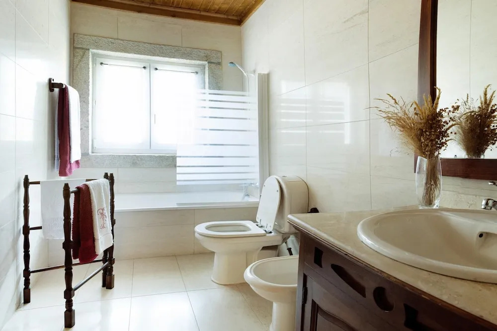 House With 5 Bedrooms in Paredes de Coura, With Wonderful Mountain View, Private Pool, Enclosed Garden Near the Beach