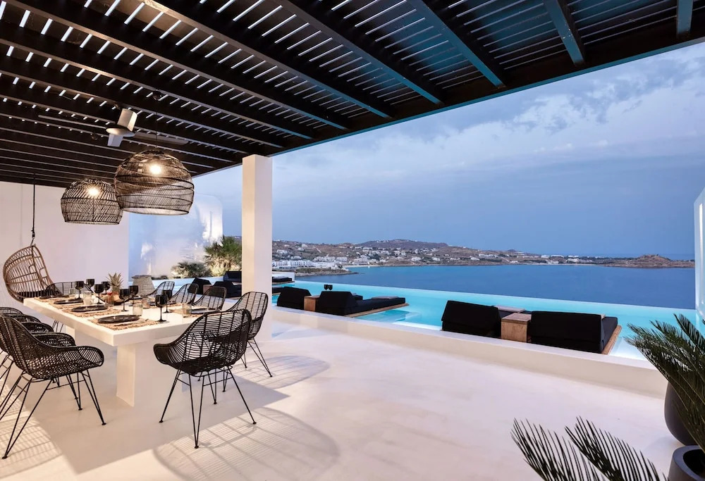 Psarou Black Villas