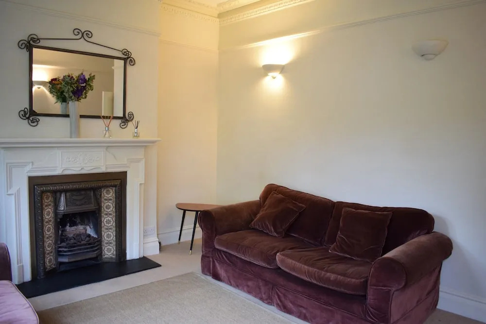 2 Bedroom Apartment Near Hammersmith