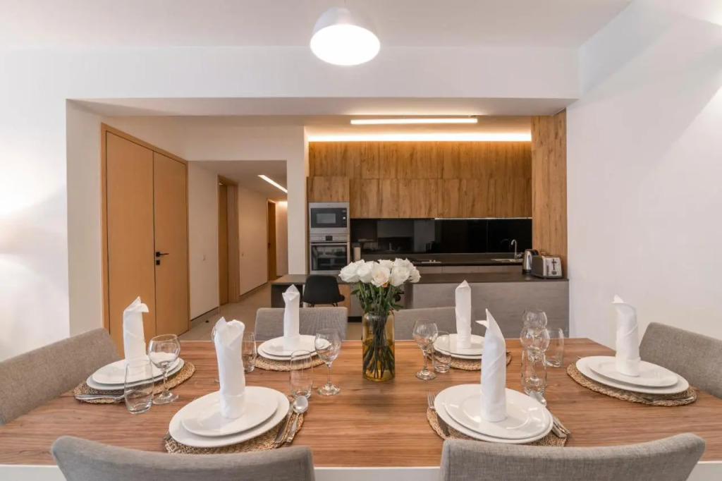 Purple Haze Luxury Apartments by AirCasa 2 and 3 Bedrooms