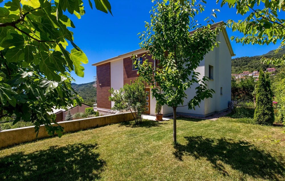 Amazing Home in Icici With 5 Bedrooms, Wifi and Outdoor Swimming Pool
