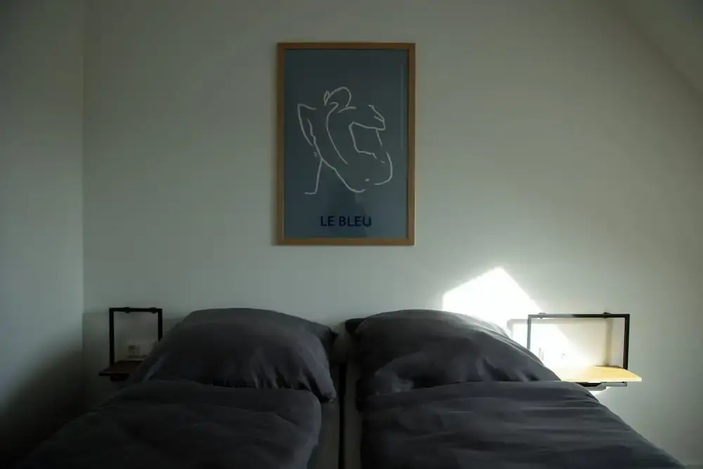 Moderne Stadt Zimmer mit eigenem Bad