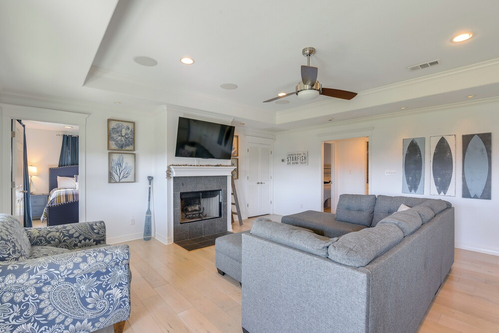 Walk to Shore: Group Getaway in Crystal Beach!