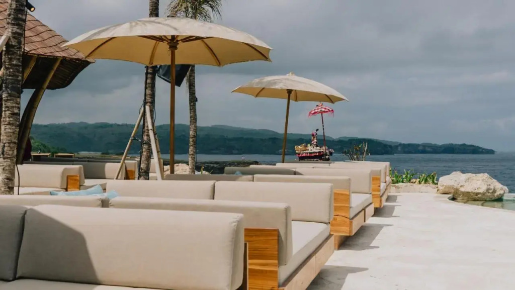 ARNA Suites and Ocean Lounge