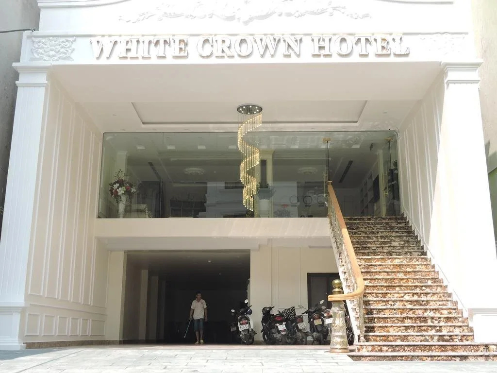 White Crown Hotel