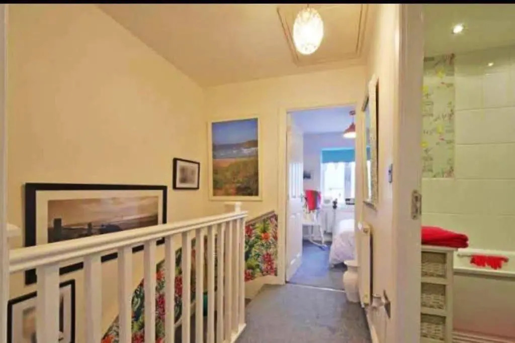 Sunny family 5-sleeper near Newquay’s top beaches